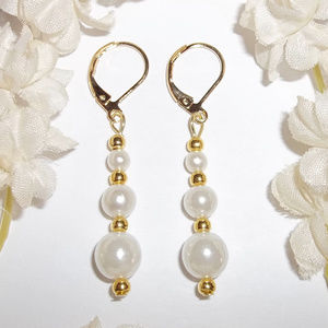 Simple White Pearl Costume Jewelry Earrings 4978